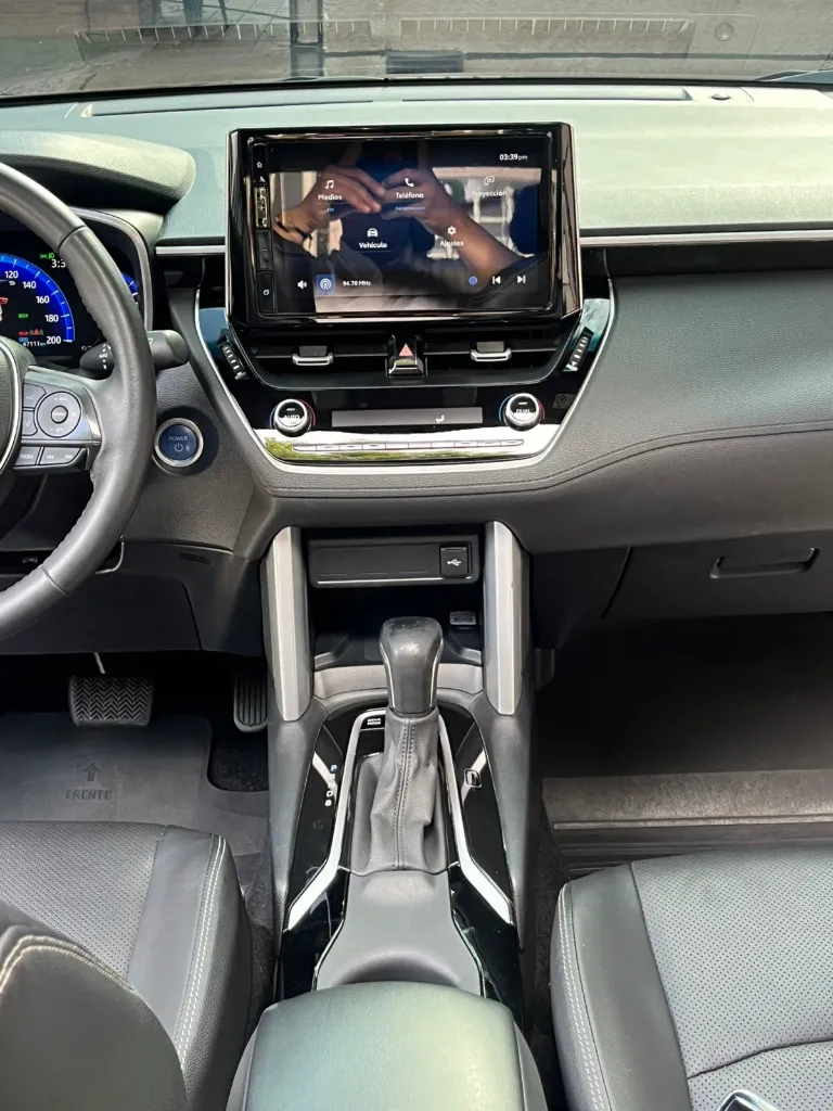 TOYOTA COROLLA CROSS SEG HYBRID 2023 (14).webp