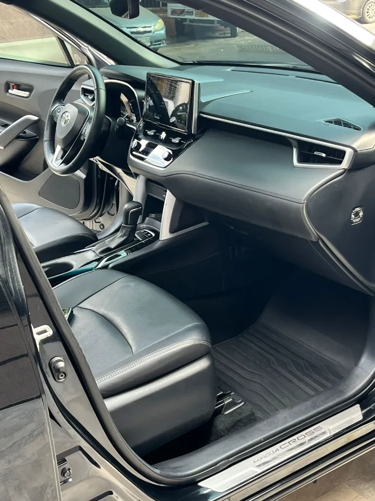 TOYOTA COROLLA CROSS SEG HYBRID 2023 (17).webp