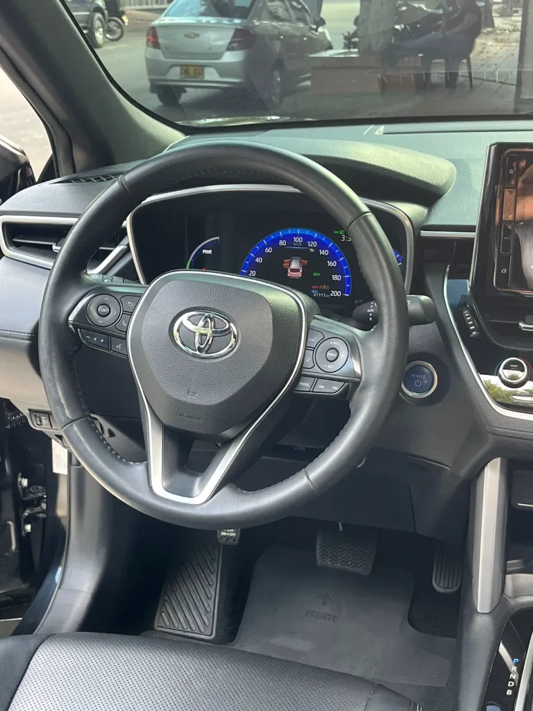 TOYOTA COROLLA CROSS SEG HYBRID 2023 (18).webp