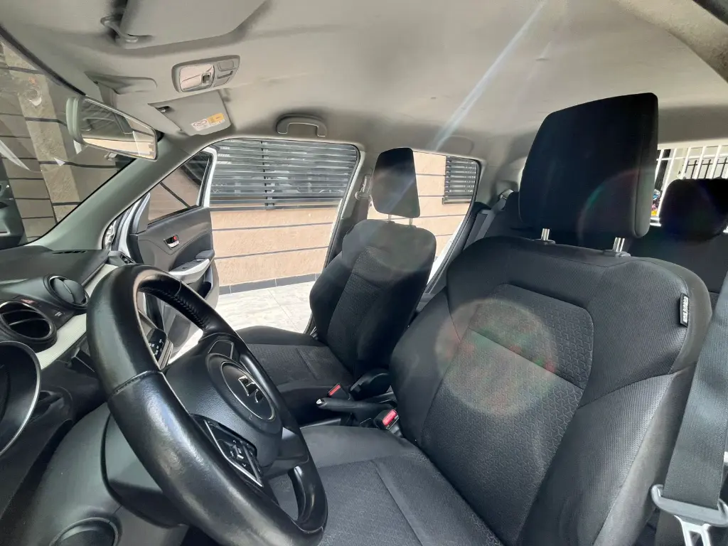 SUZUKI SWIF HYBRID MT 2022 (18).webp