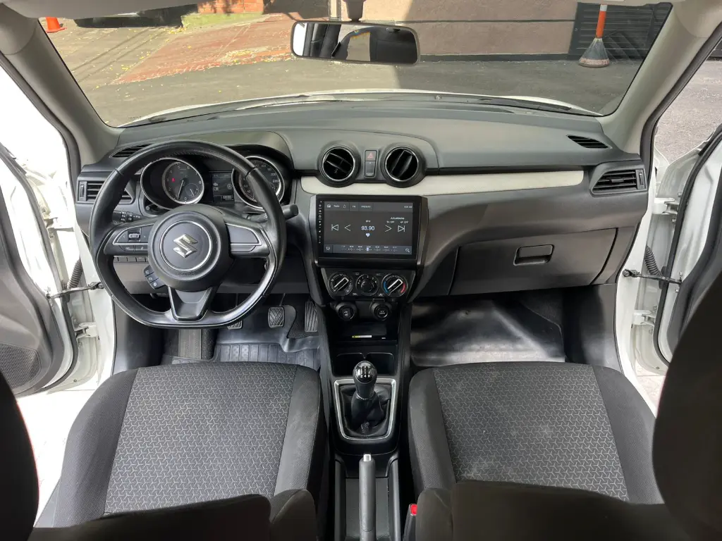 SUZUKI SWIF HYBRID MT 2022 (8).webp