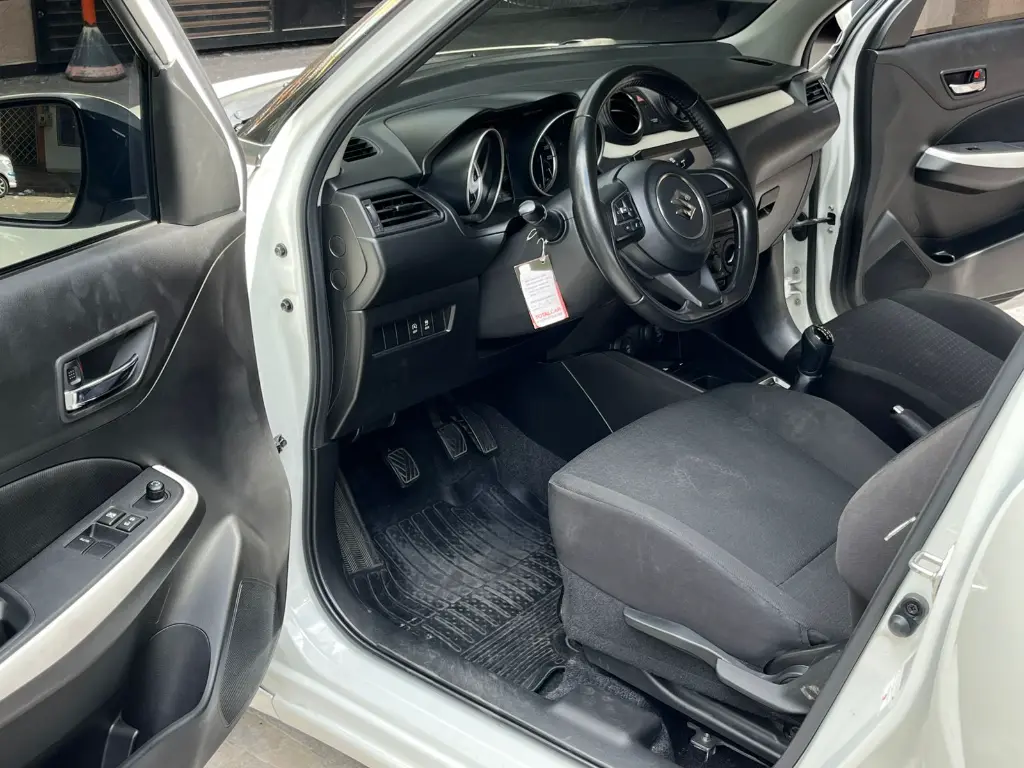 SUZUKI SWIF HYBRID MT 2022 (16).webp