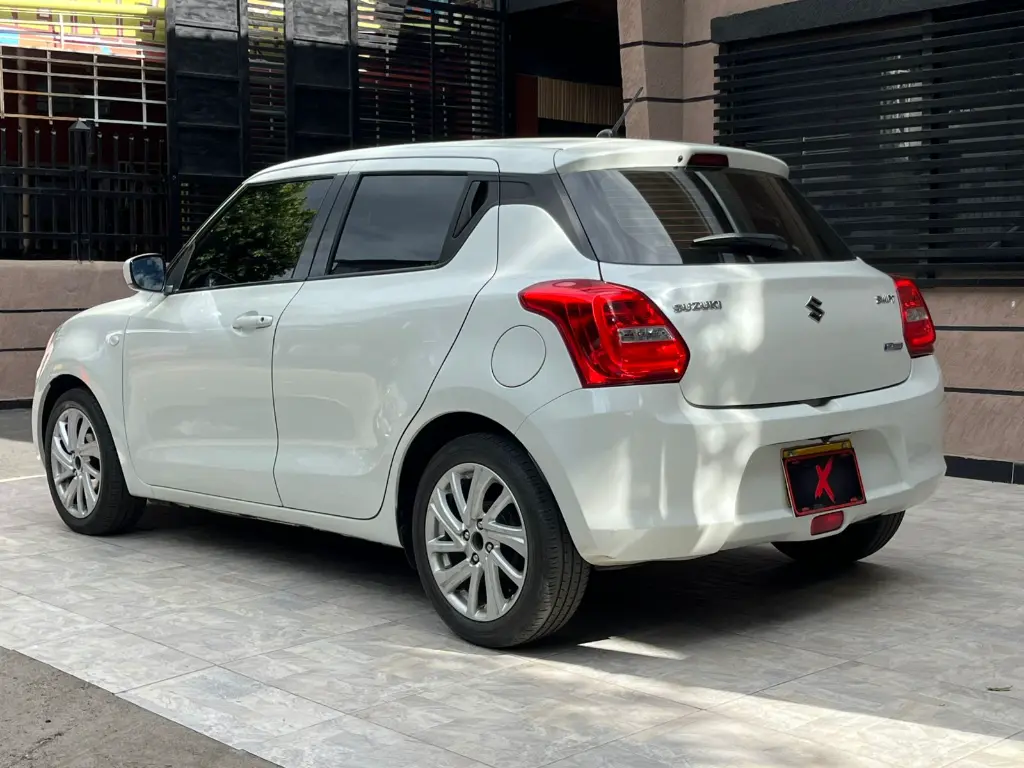 SUZUKI SWIF HYBRID MT 2022 (4).webp