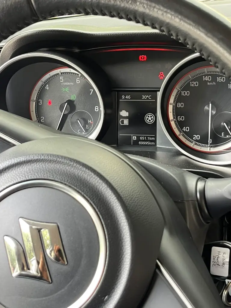 SUZUKI SWIF HYBRID MT 2022 (7).webp