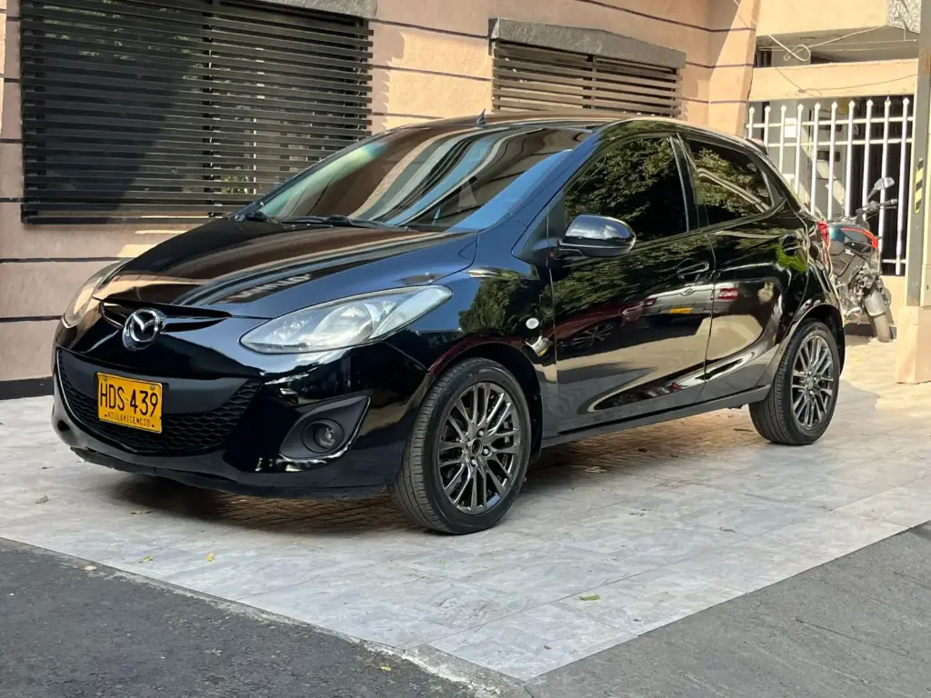 MAZDA 2 HACTH BACK AUTOMÁTICO MOD 2014