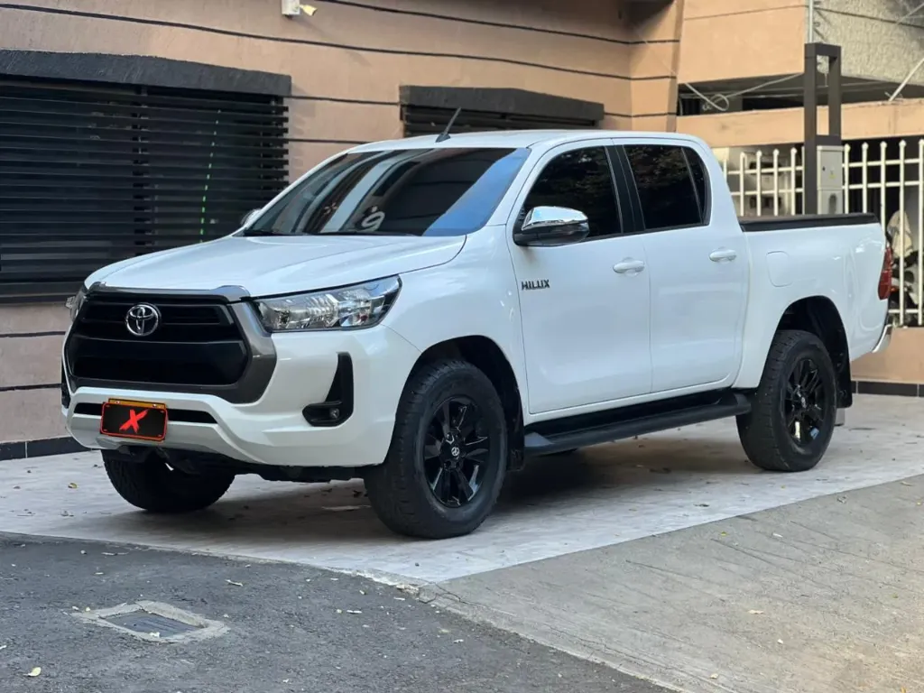 TOYOTA HILUX 2.7 GASOLINA 4X4 MT 2022