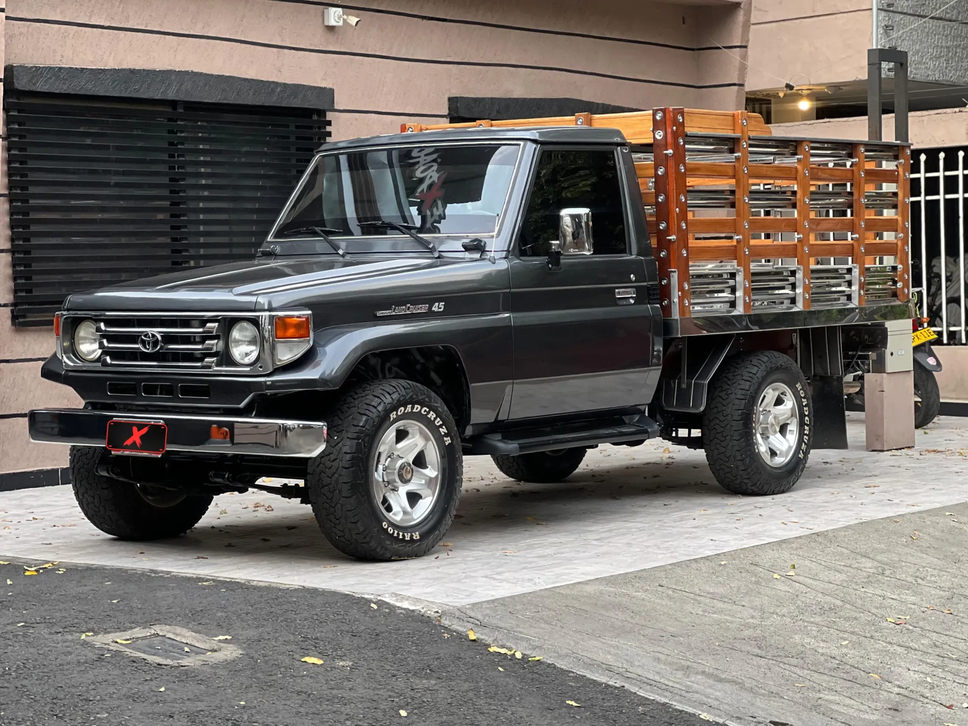 TOYOTA LAND CRUISER HEMBRA 4.5 GASOLINA 4X4 2001