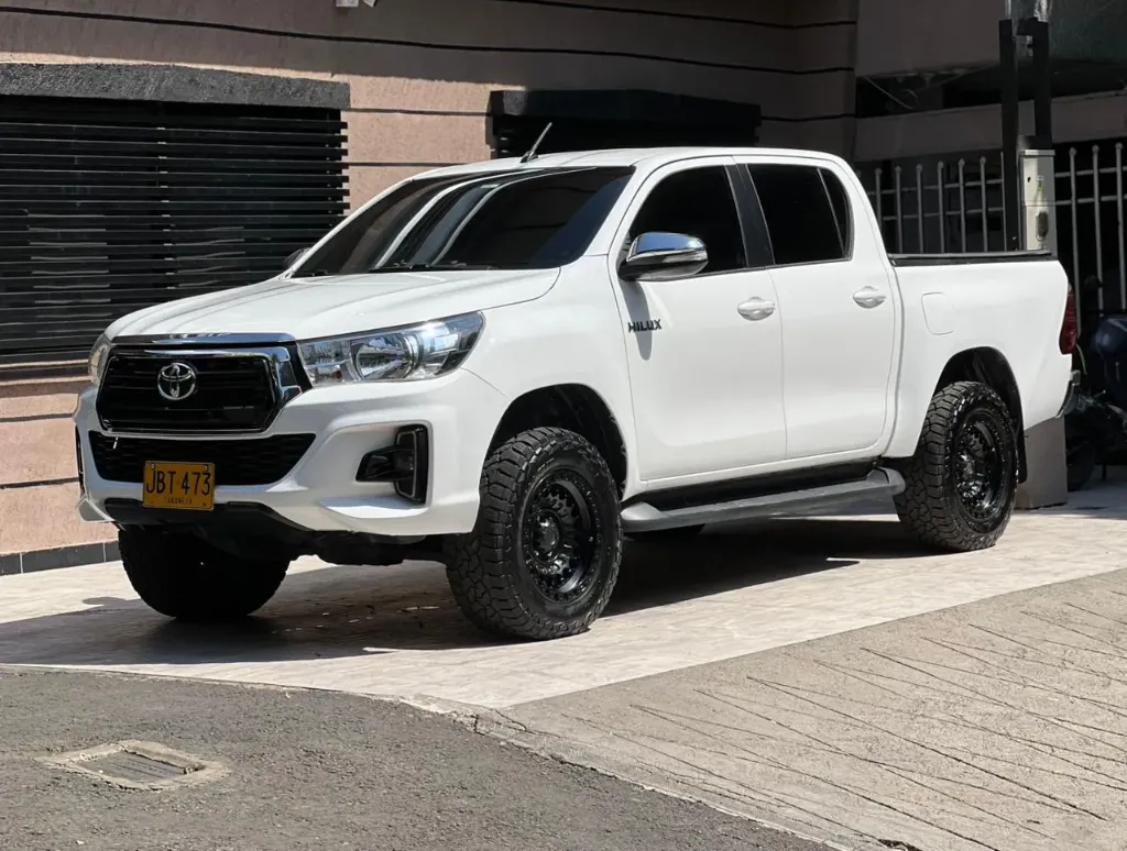 TOYOTA HILUX 2.4 DIESEL 4X4 MECÁNICA 2017