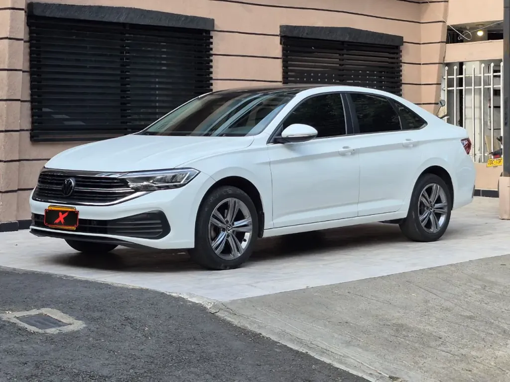 VOLKSWAGEN JETTA HIGHLINE 2023