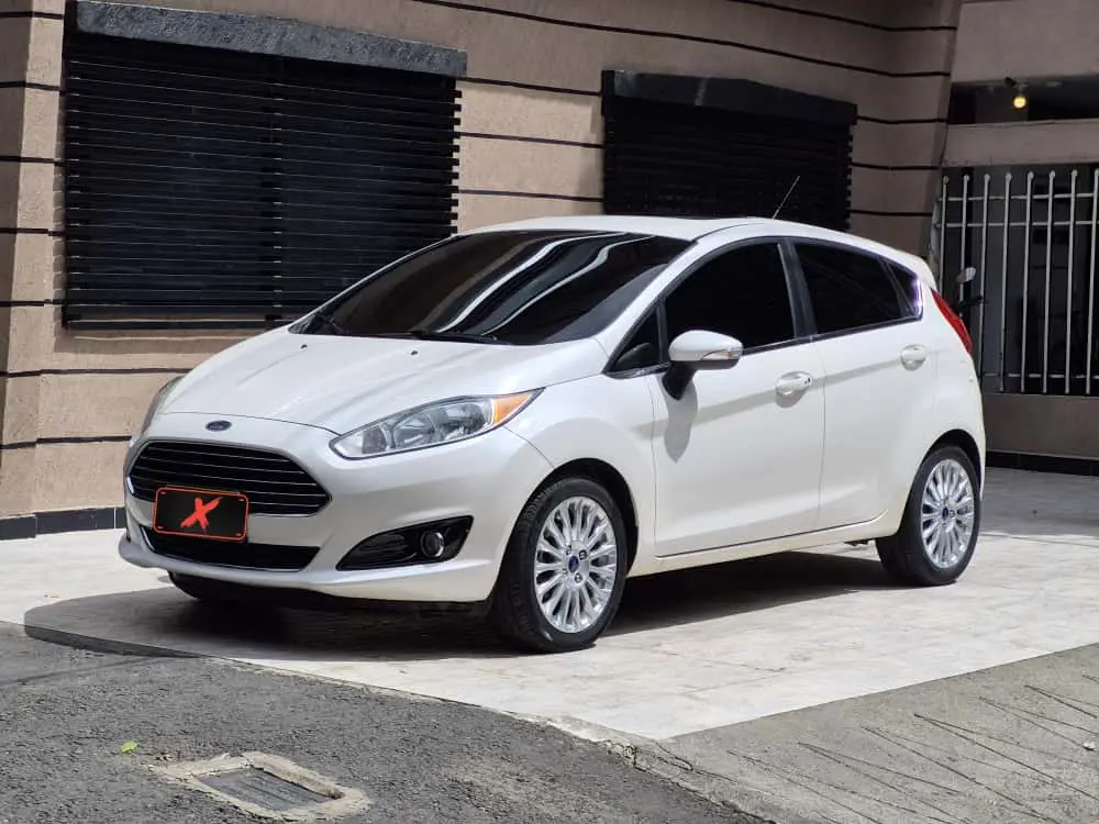 FORD FIESTA TITANIUM HATCHBACK MT 2016