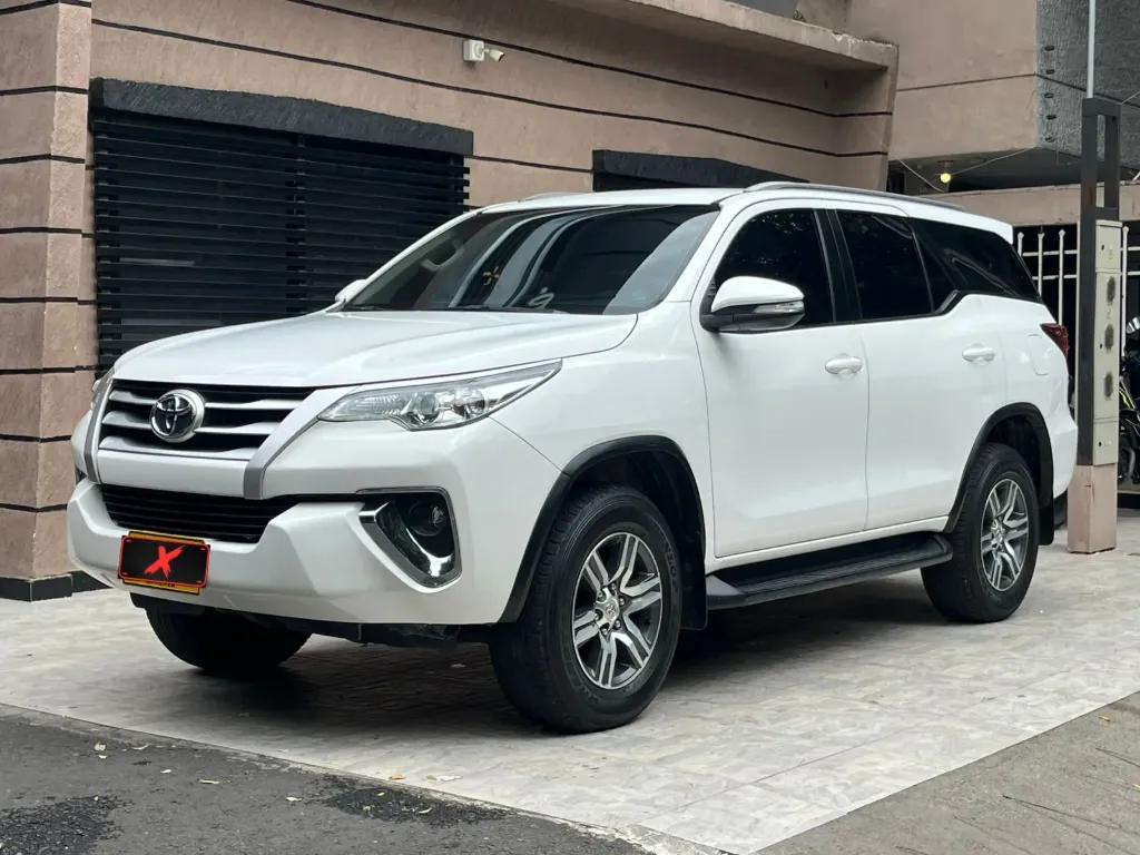 TOYOTA FORTUNER SW4 2017