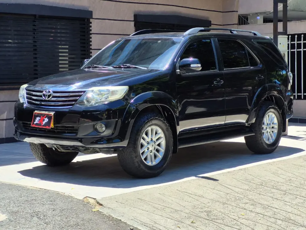 TOYOTA FORTUNER SR5 4X2 2015