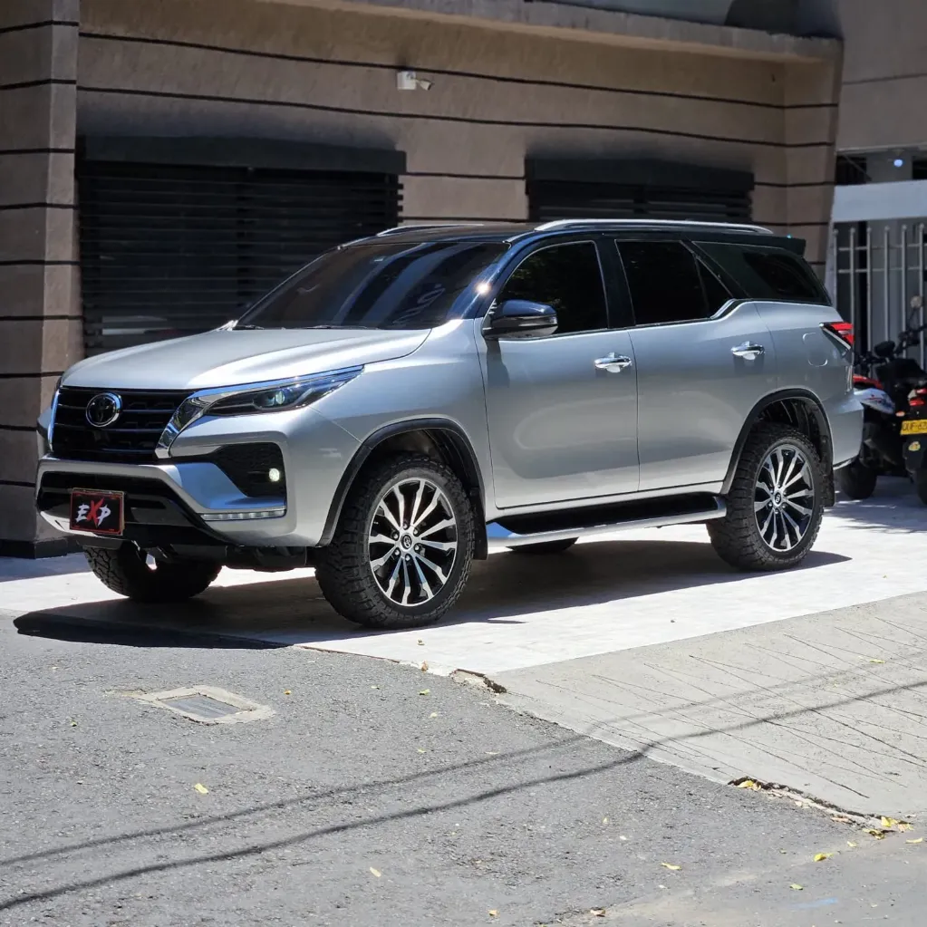 TOYOTA FORTUNER SRV 2023